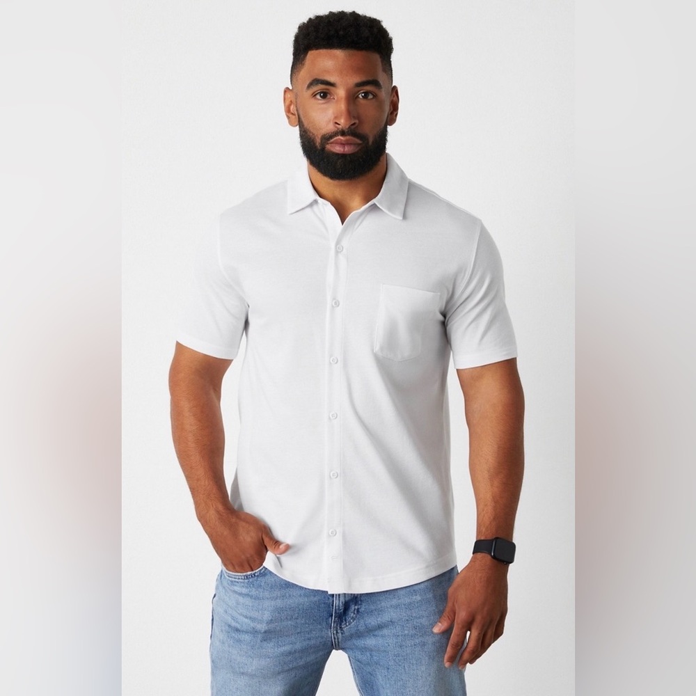 Men's Fabletics White Short-Sleeve Button-Up Shirt. Large